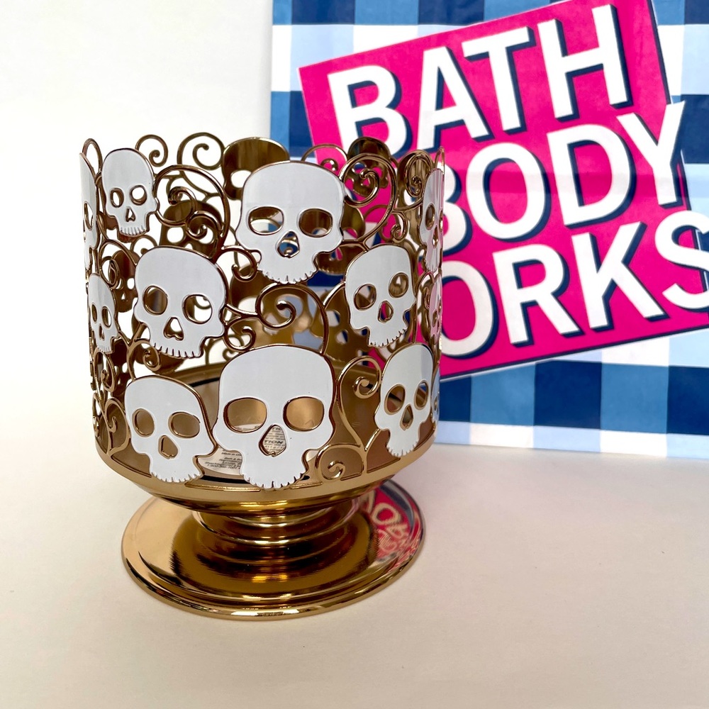 NWT Bath & Body Works Skull 3-wick Candle Holder